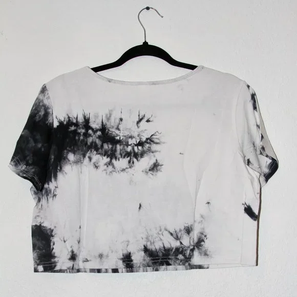 🌸 H&M Black & White Tie-Dye Crop Top  🌸 - Picture 2 of 2